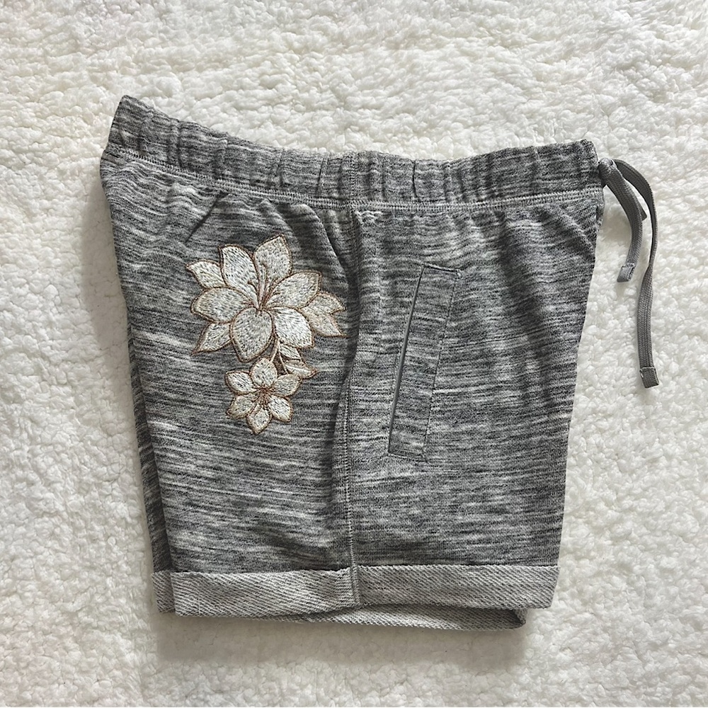 🔥VS PINK Bling Flower Boyfriend Shorts XS
